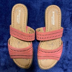 Naturalizer sandals size 9M. Gently USED